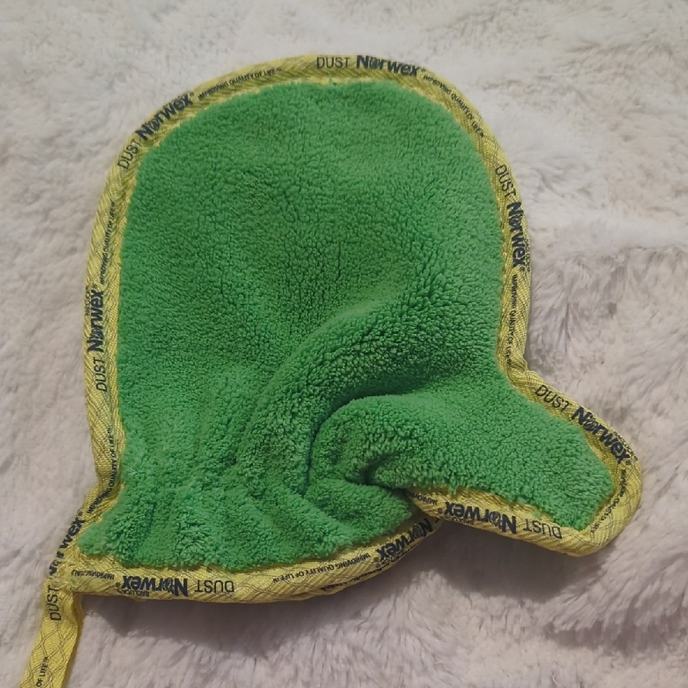 Norwex Kids Lime Green Cleaning Mitt with Yellow Trim
